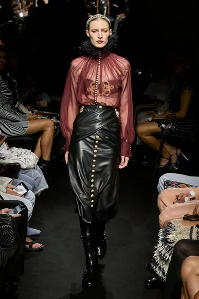 Look 28